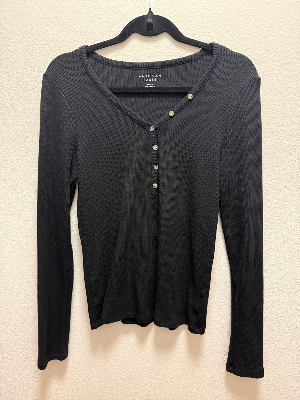 American Eagle Outfitters Black Ribbed Long-Sleeve Henley Top